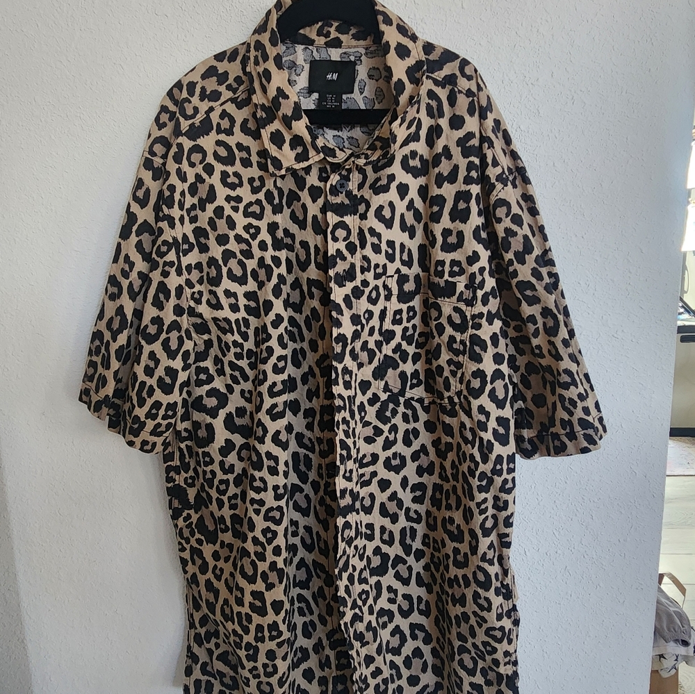 Leopard Print Men's M ButtonUp Shirt